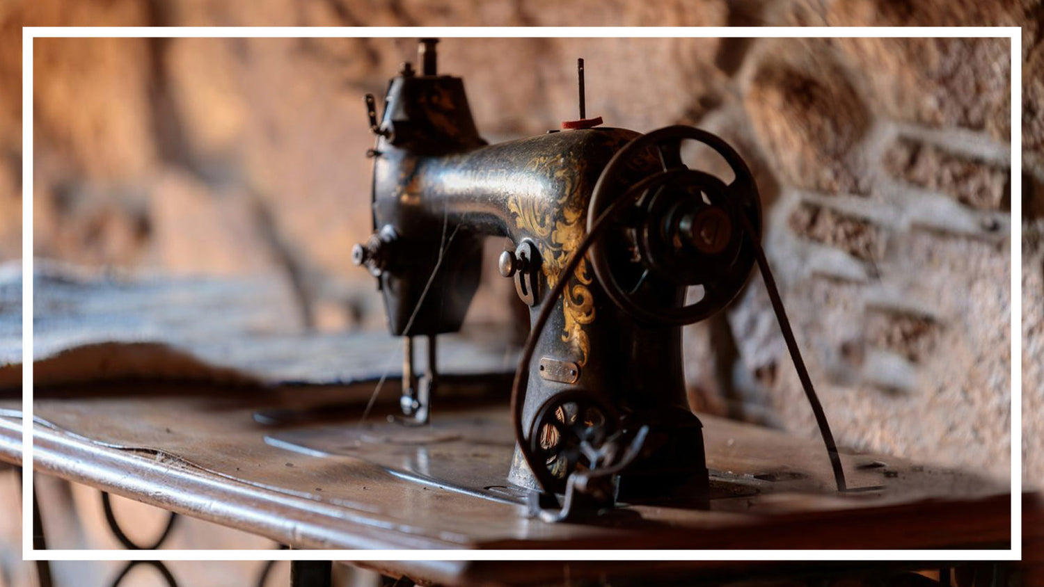 Antique sewing machine - Psylo handmade clothing with love in Bali