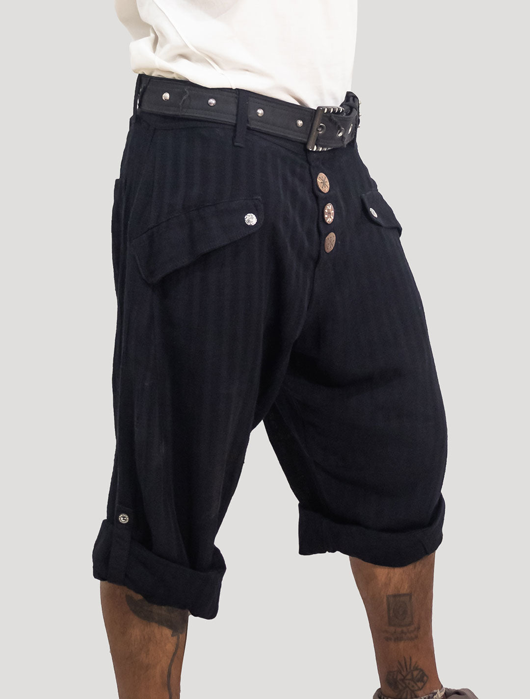 Black 'Taiji' Striped Linen ¾ Pants - Psylo Fashion