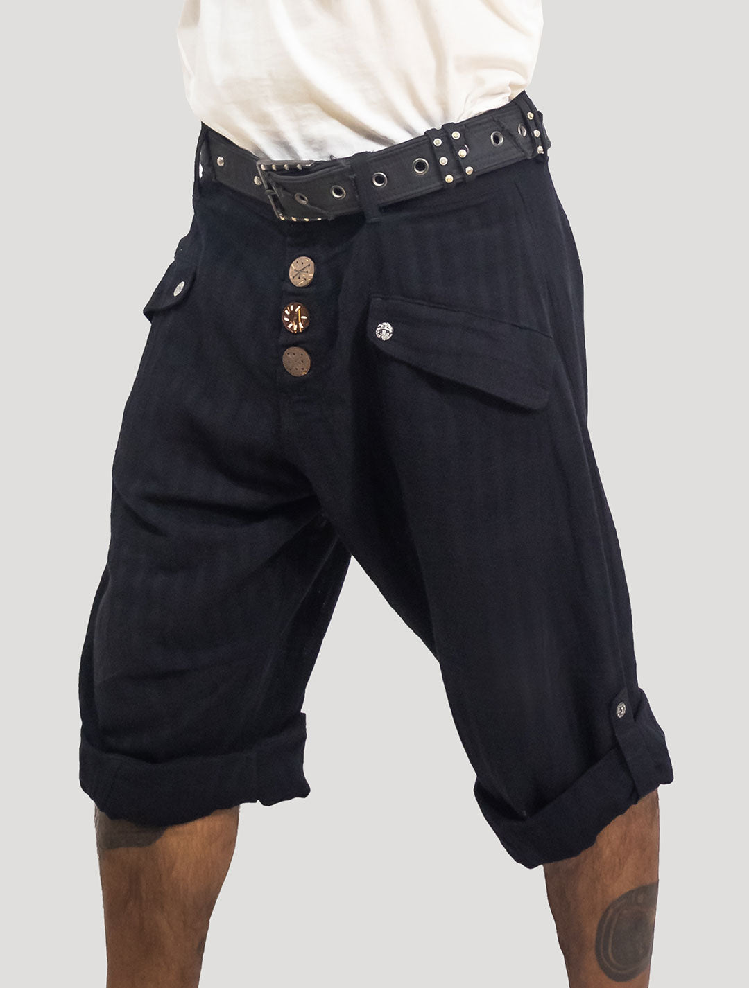 Black 'Taiji' Striped Linen ¾ Pants - Psylo Fashion