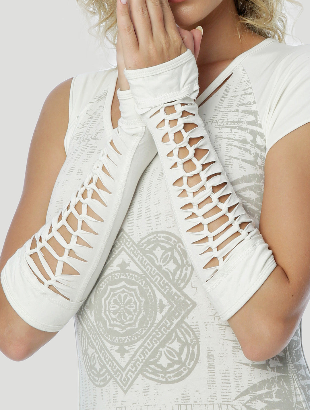 White Braided & Long Fingerless Gloves by Psylo Fashion