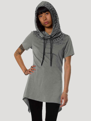 Prahna Open-Back Short Sleeves Hoodie Top by Plazmalab