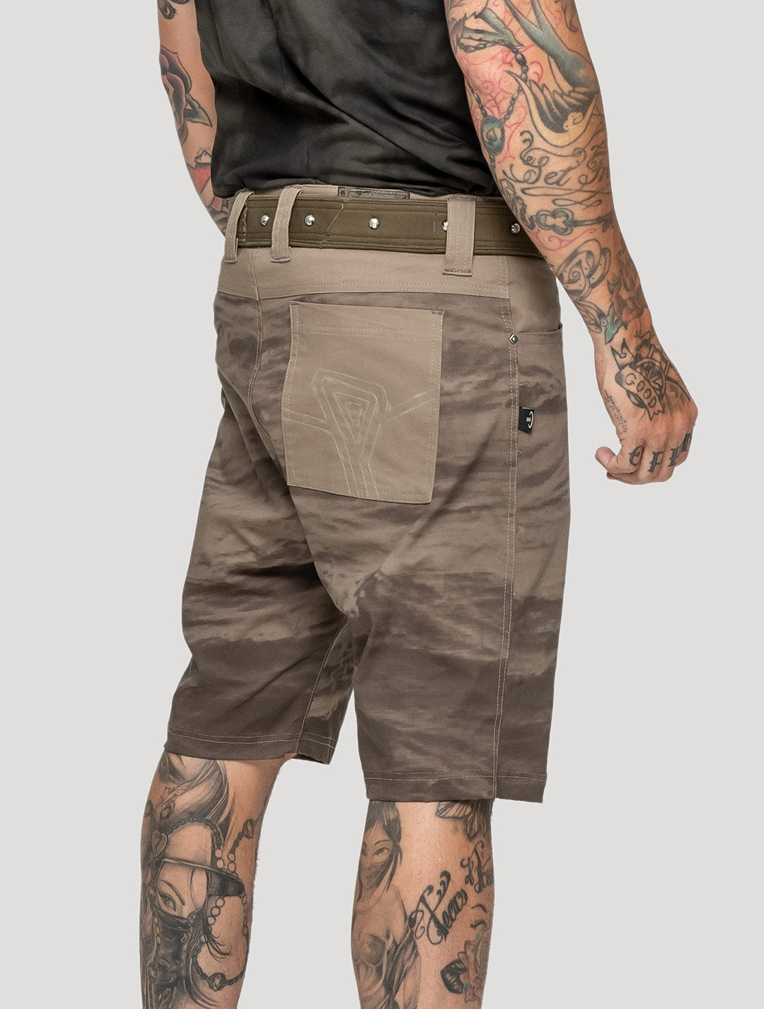 Men's Free To Stretch™ Relaxed Fit Cargo Short in Shadow Brown Camo